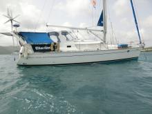 Jeanneau Sun Odyssey 40 DS : Vue tribord, Capote rigide, Taud et Portique